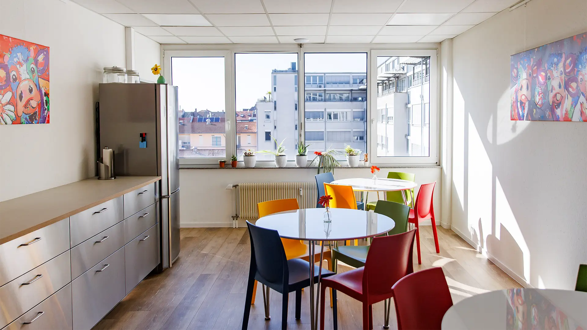 office-phone-workspaces-2