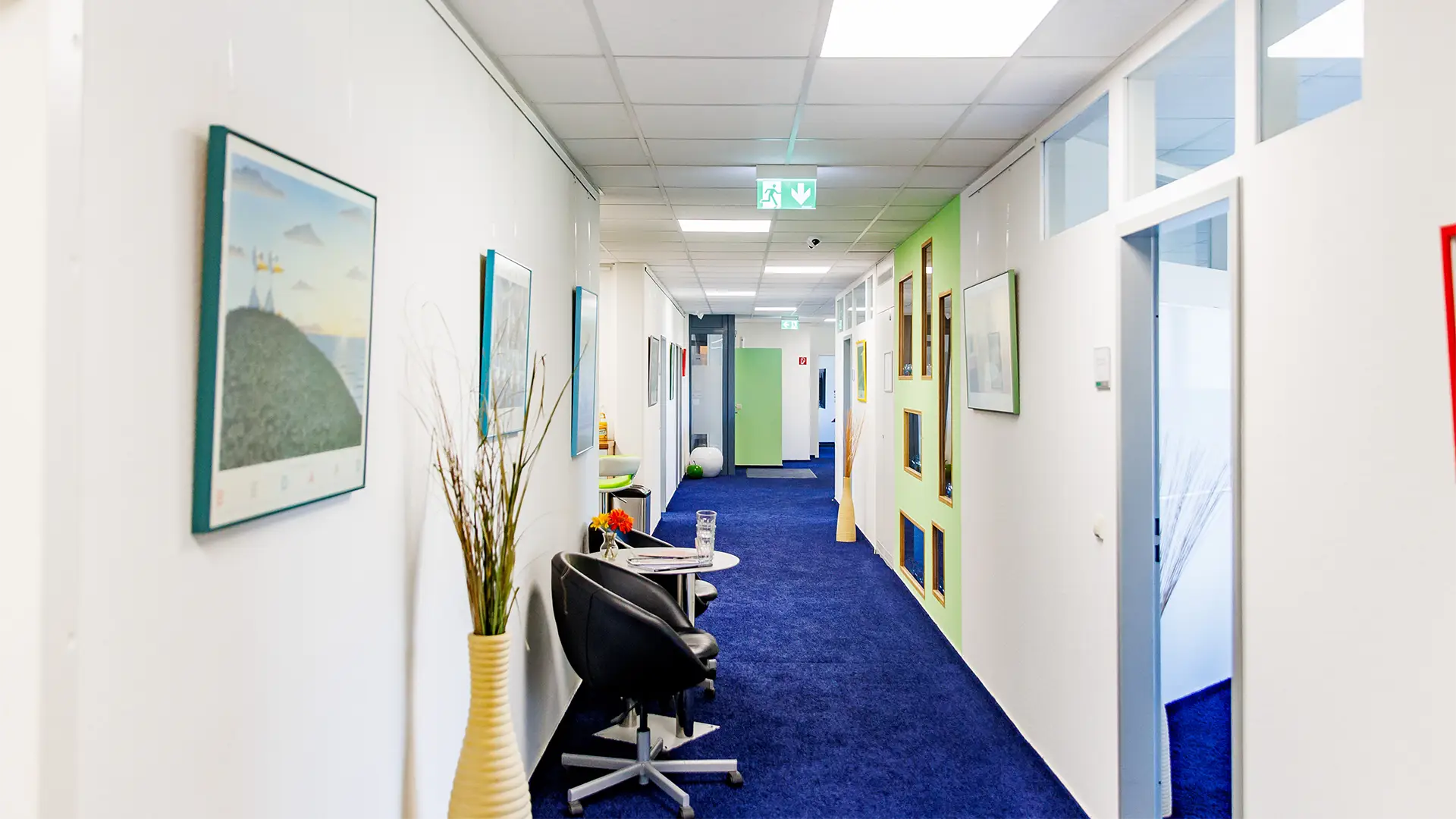 office-phone-workspaces-3